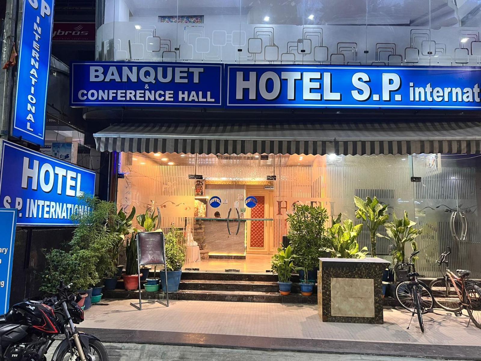 Hotel S P International A Unit Of Mavis Group Lakhnau Kültér fotó